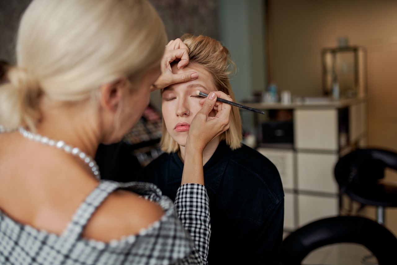 Professionelles Make-up im Atelier
